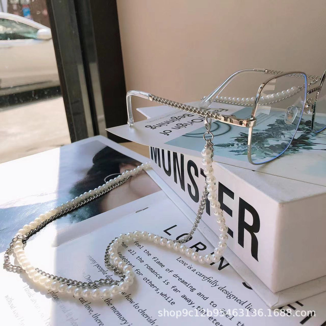 Elegant Pearl and Chain Reading Glasses Holder Stornfield