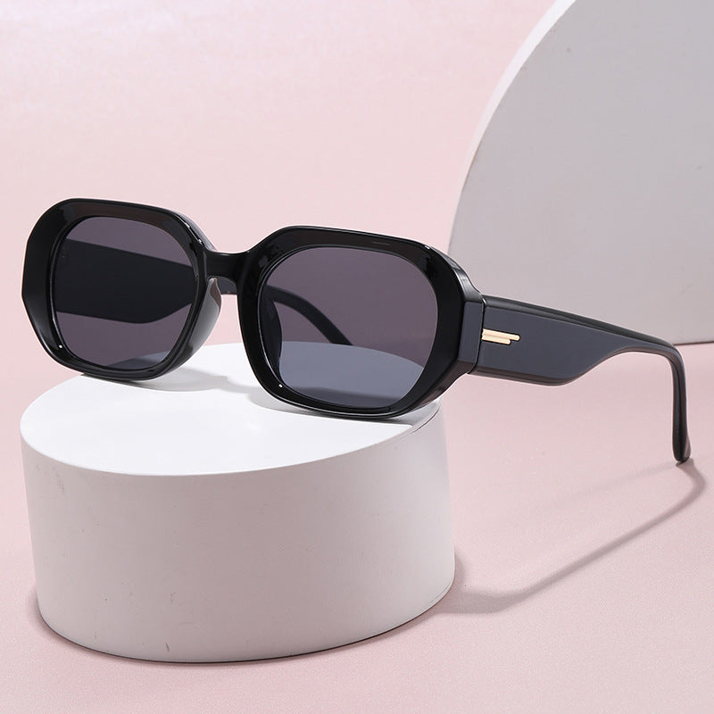 Women’s fashionable geometric sunglasses with robust design Stornfield