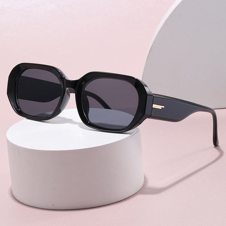 Women’s fashionable geometric sunglasses with robust design Stornfield