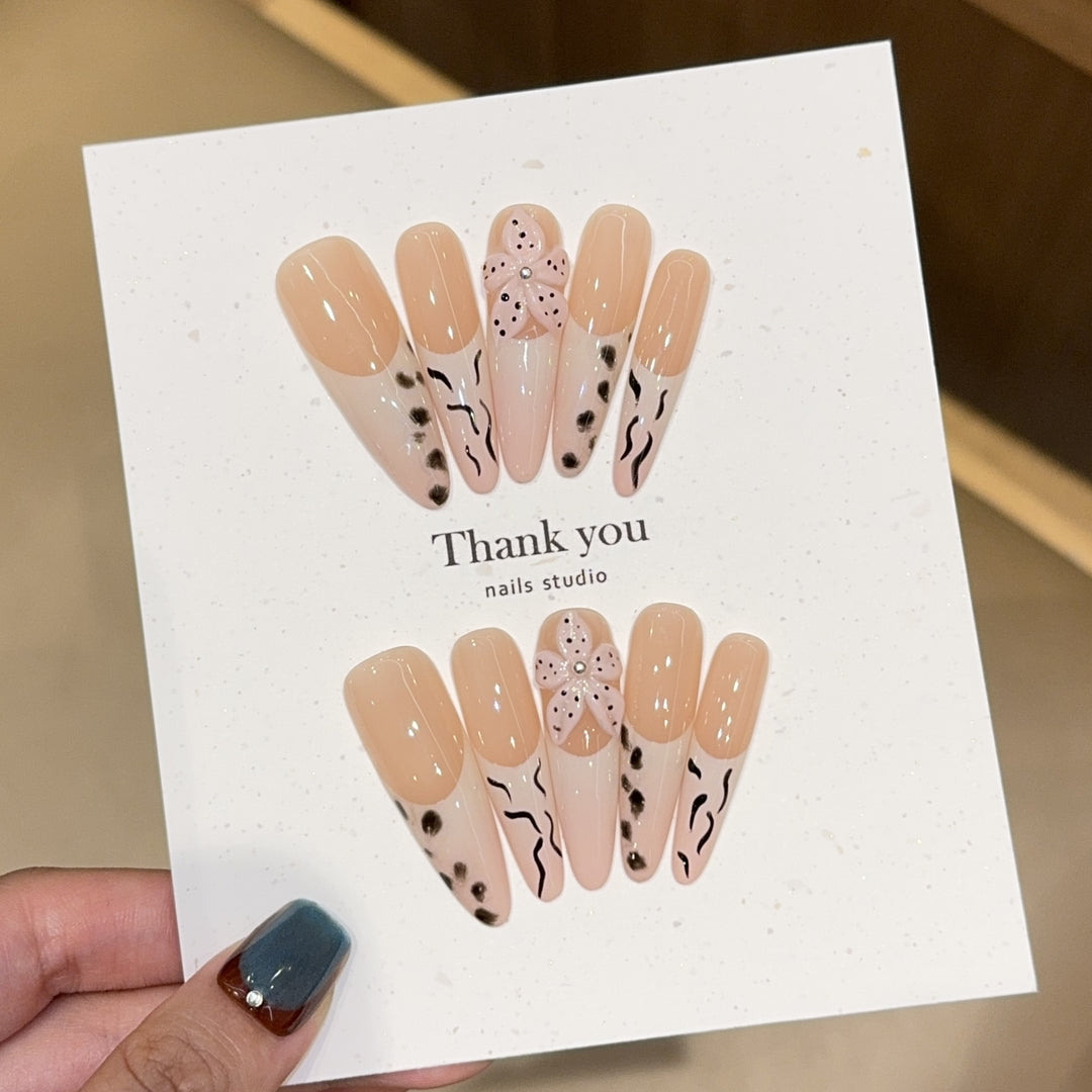 Elegant artificial nails with flower and animal design Stornfield