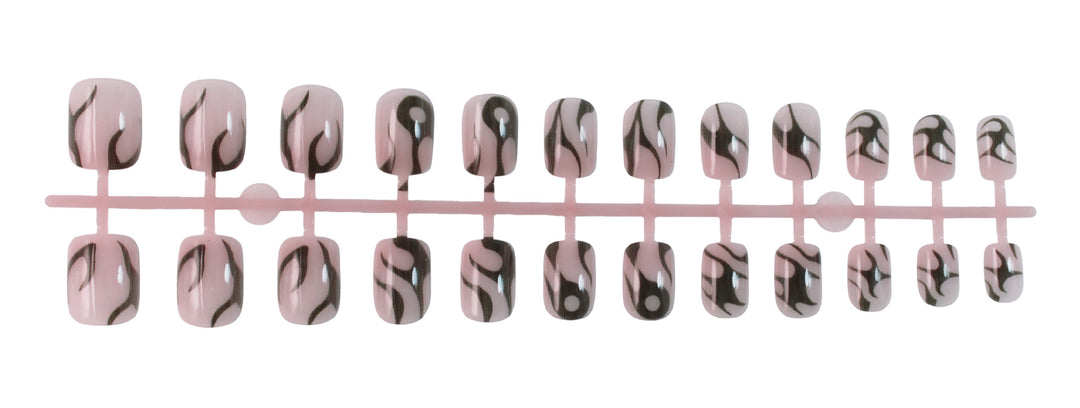 Nail set with elegant black and white design Stornfield