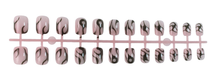 Nail set with elegant black and white design Stornfield