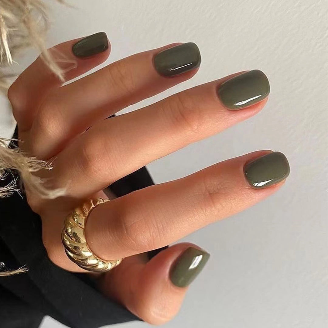 Elegant Nail Art with Gloss Finish Stornfield