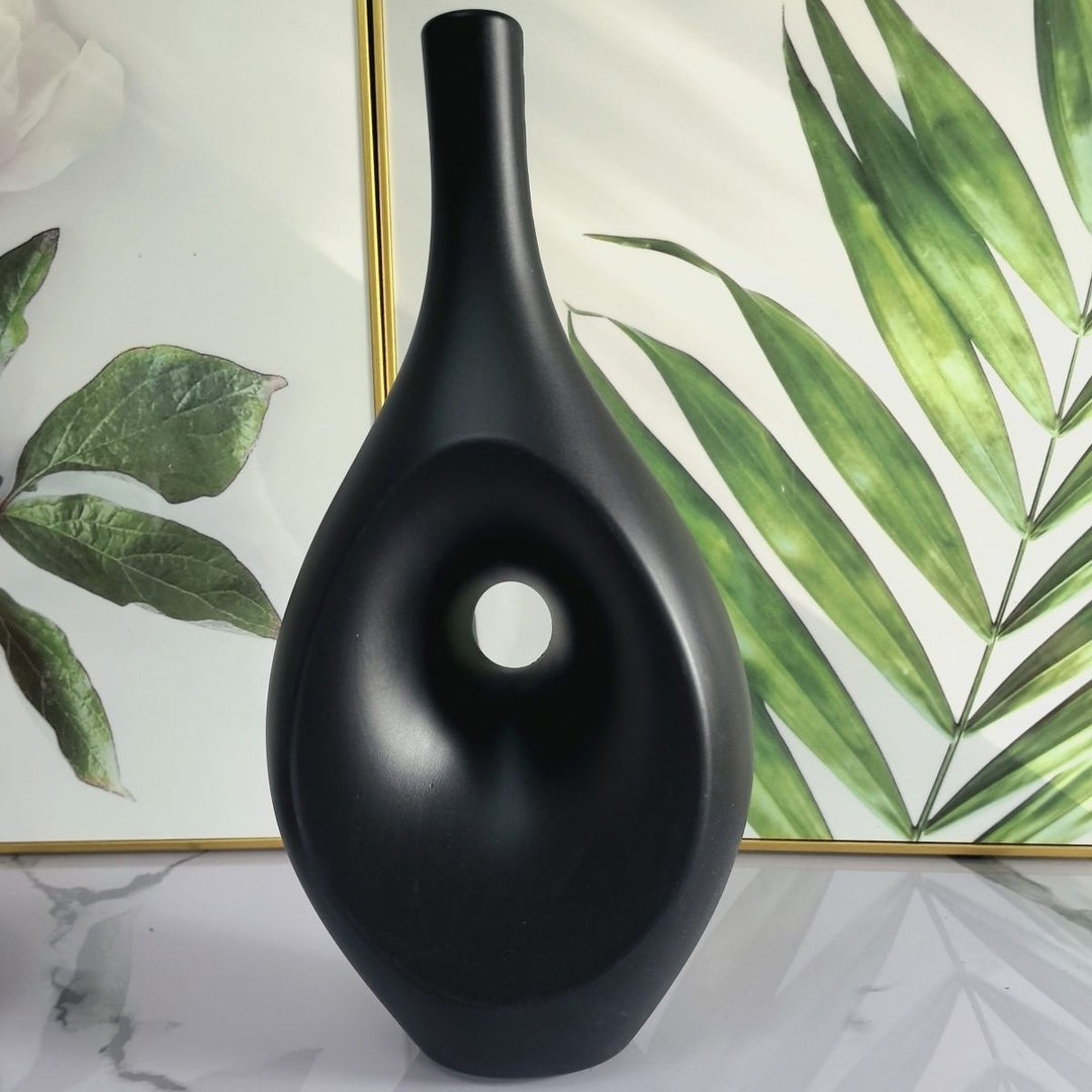 Artistic Contemporary Teardrop Vase Stornfeild