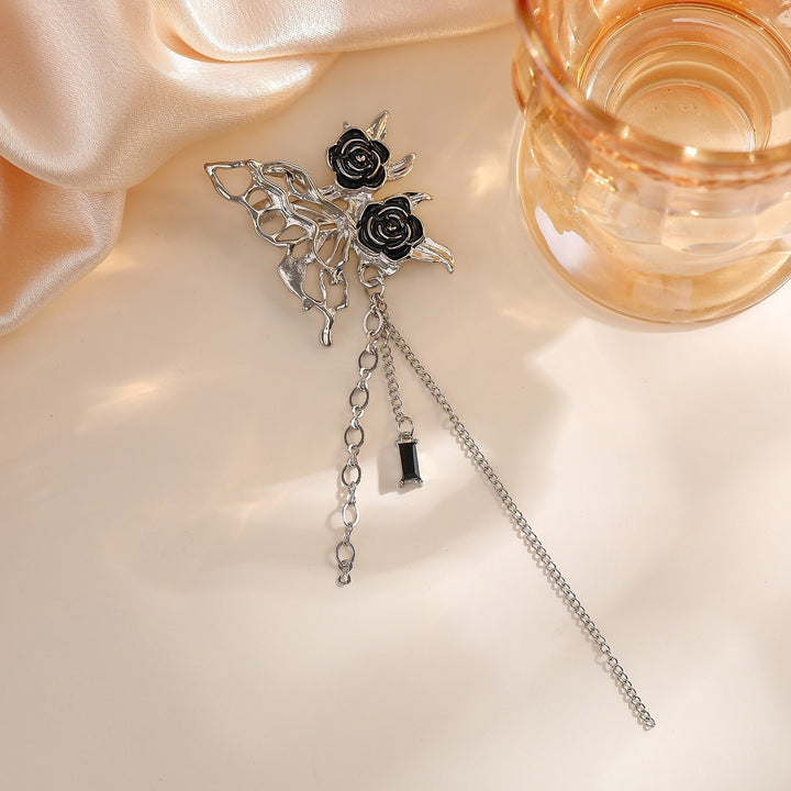Elegant brooch with flower and chain motif Stornfield