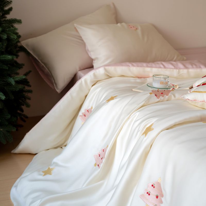 Cozy Cartoon-Themed Bedding Set