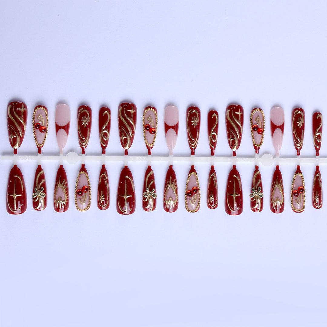 Artificial nails with elegant gold design Stornfield