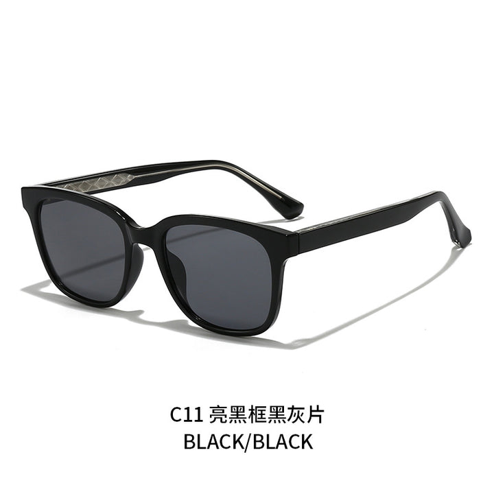 Women Retro-inspired Sunglasses with protected UV filter and sturdy frame Stornfield