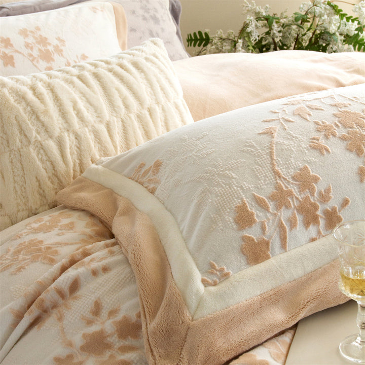 Luxurious Reversible Bedding Set with Quilted Plush Blanket and Jacquard Woven Floral Relief