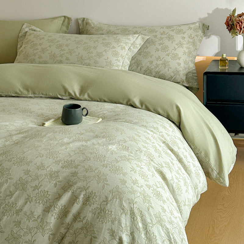 Luxurious bedding set with floral jacquard pattern