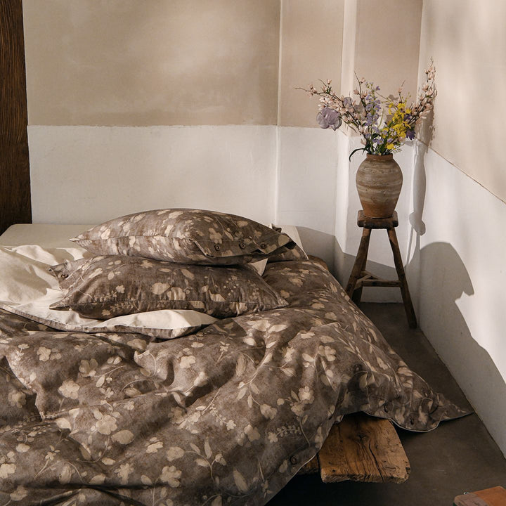 Luxurious bedding set made of cotton satin with floral watercolor pattern reversible duvet cover with button closure and pillowcases