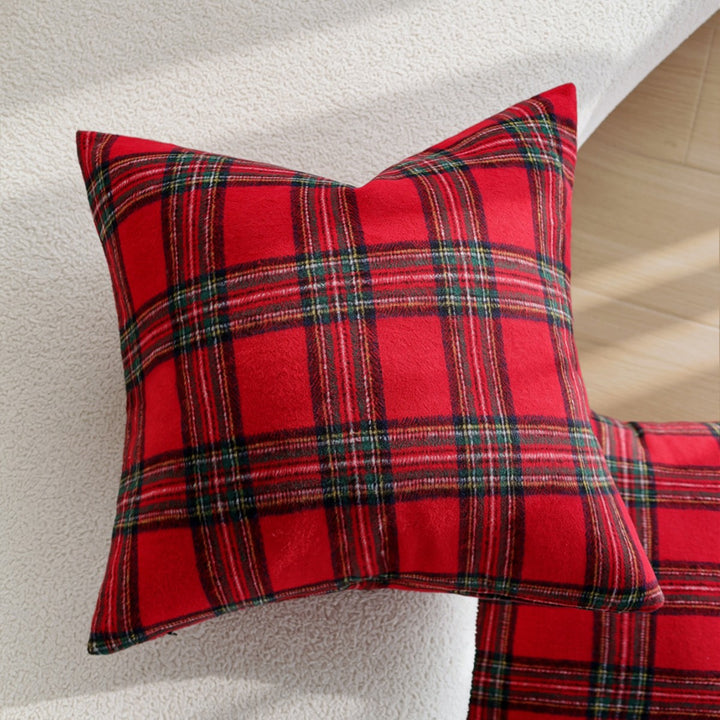 Cozy pillow in check pattern