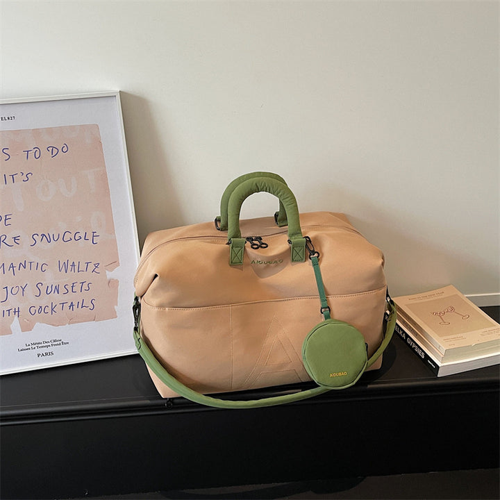 Elegant Travel Bag with Practical Accessories Stornfield