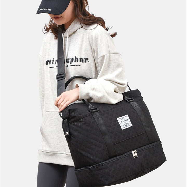 Quilted Multi-Compartment Travel Bag