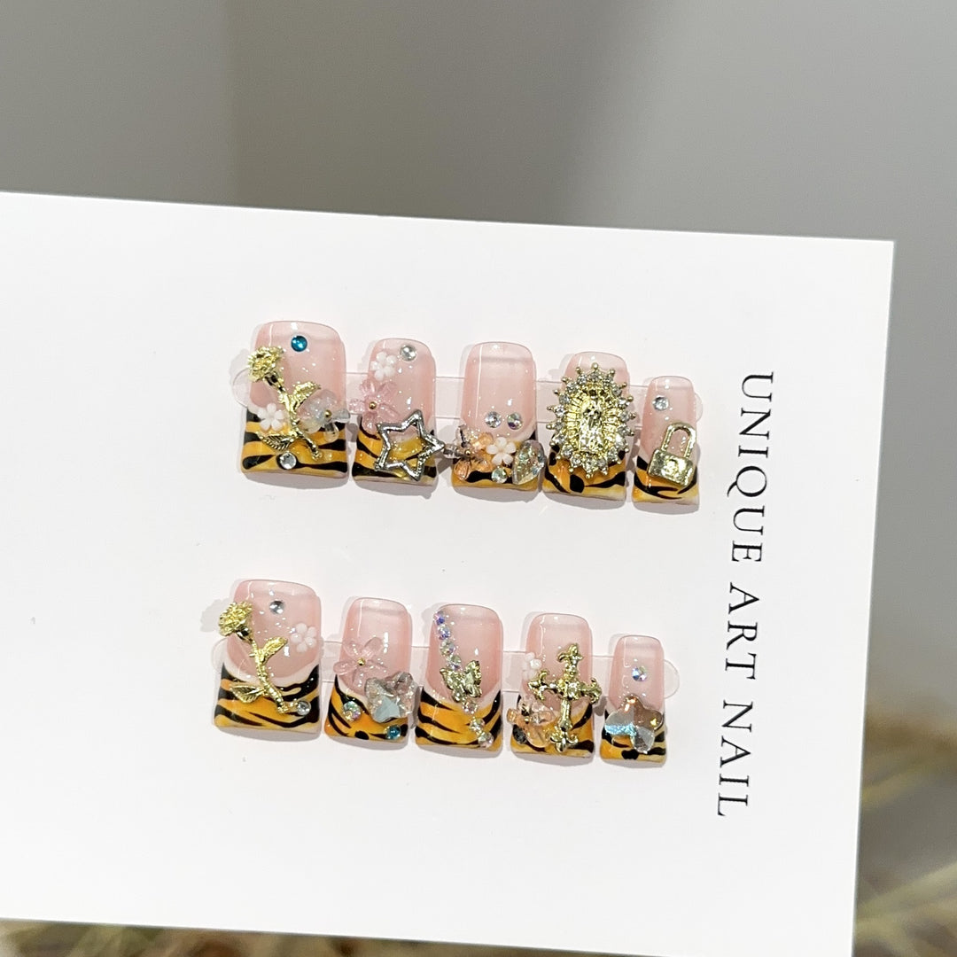 Artistic Themed Press-On Nail Design Set