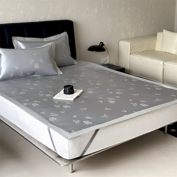 Finely woven satin fitted sheet with floral jacquard relief and reinforced all-round elastic
