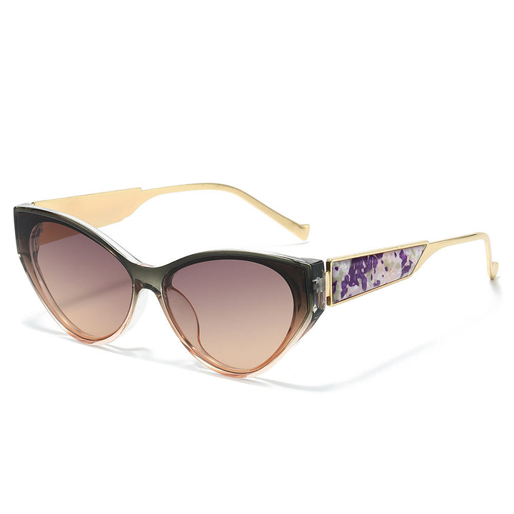 Chic Cat-Eye Sunglasses with Unique Detailing Stornfield