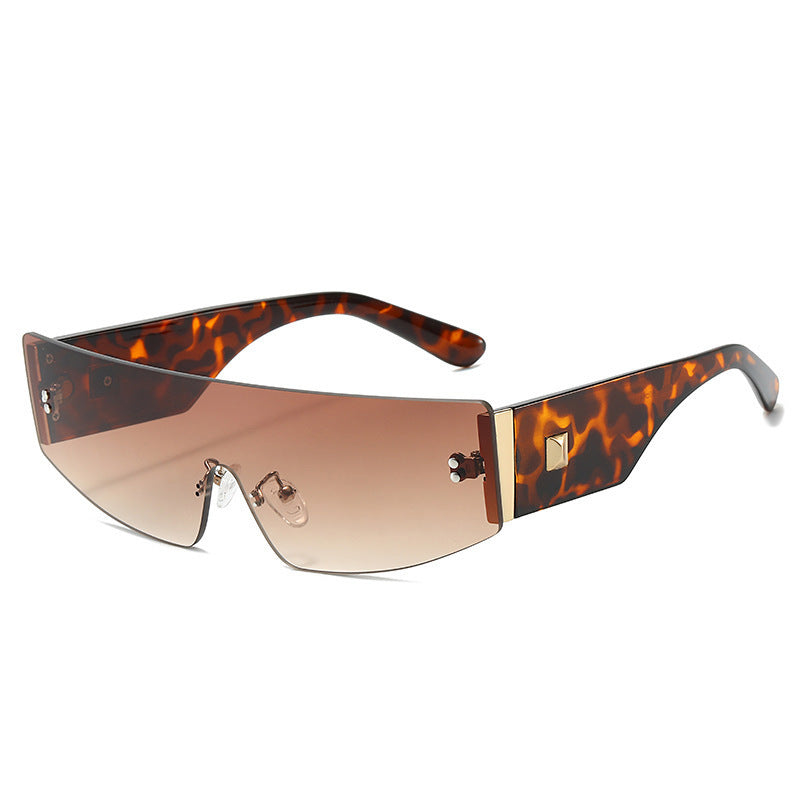 Ladies trendy sunglasses with futuristic design Stornfield