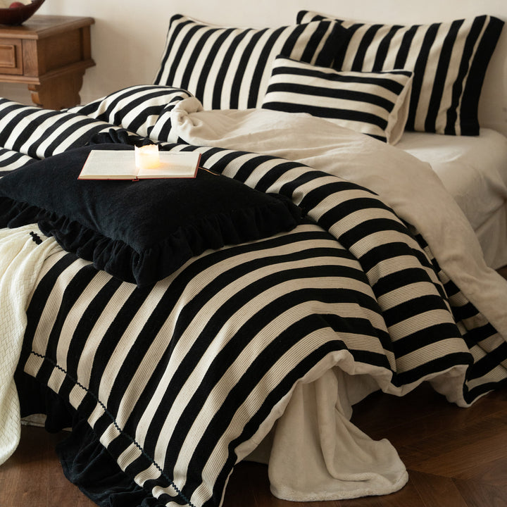 Striped bedding set made of cotton-linen with ruffles and pillow