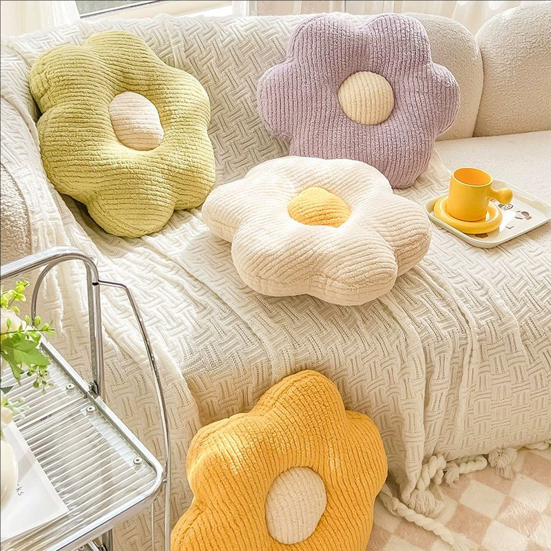 Flower-shaped cuddly pillow Stornfield