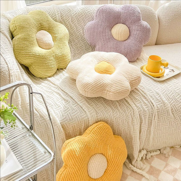 Flower-shaped cuddly pillow Stornfield