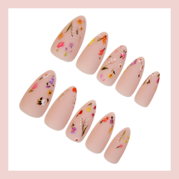 Artificial nail set with floral accents Stornfield