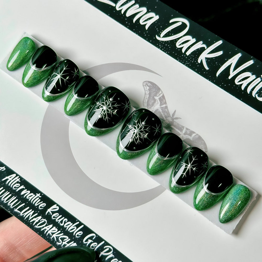 Glamorous artificial nails with intricate Christmas design Stornfield