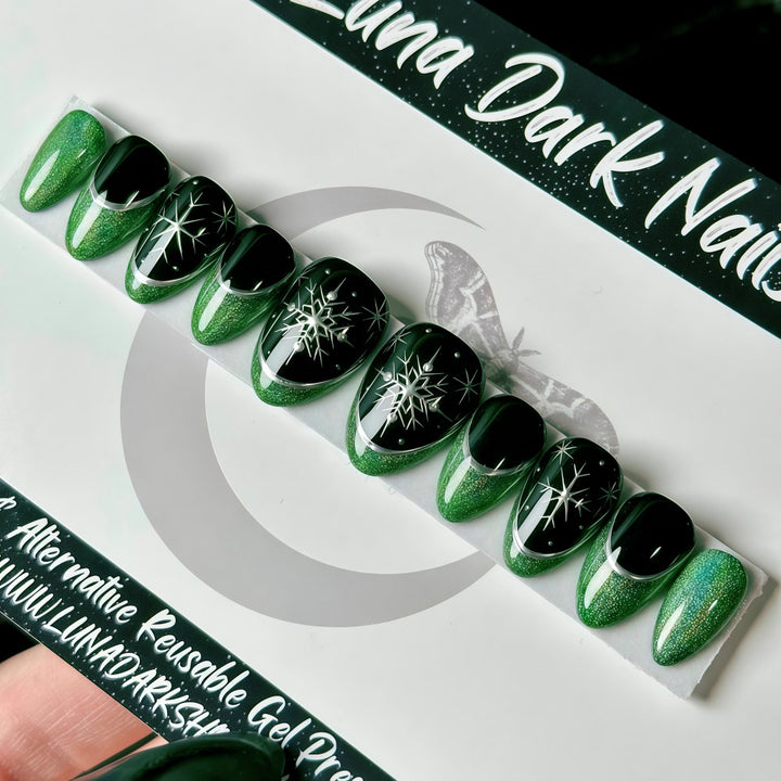 Glamorous artificial nails with intricate Christmas design Stornfield