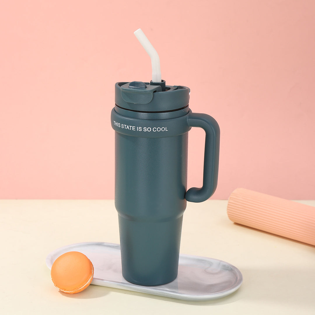 Unisex drinking cup with integrated straw Stornfield