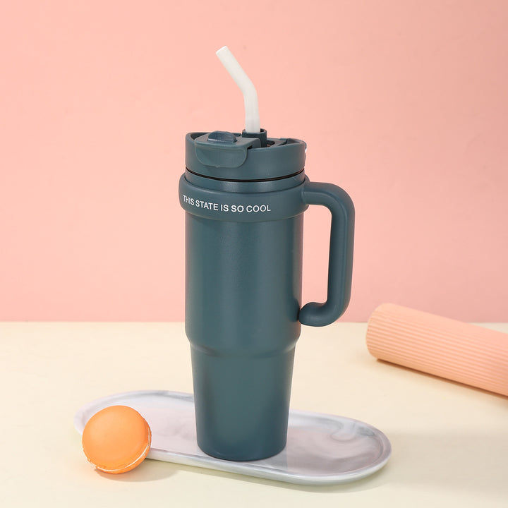 Unisex drinking cup with integrated straw Stornfield