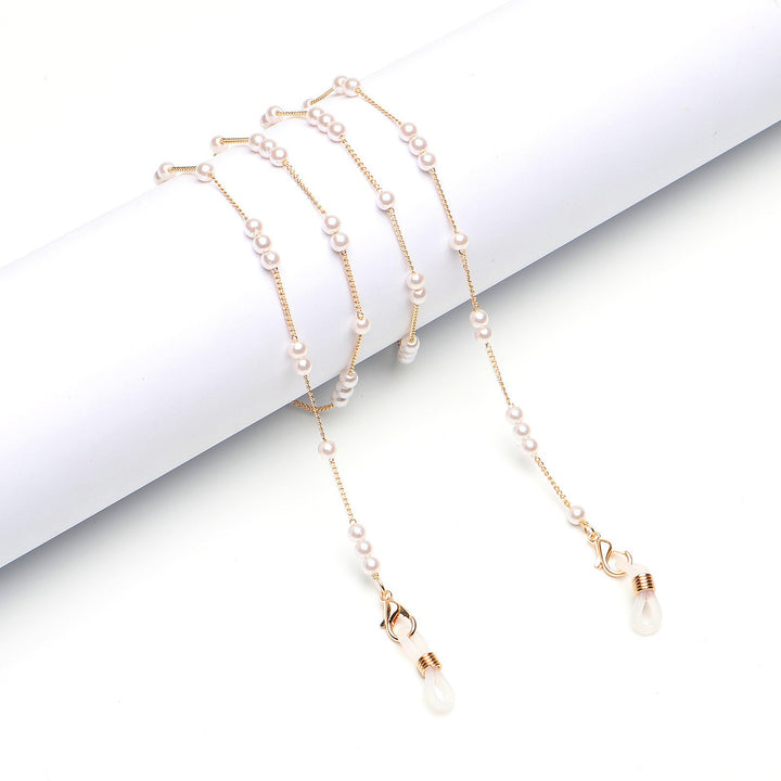 Elegant Heart-Shaped Pearl Chain Eyewear Holder Stornfield