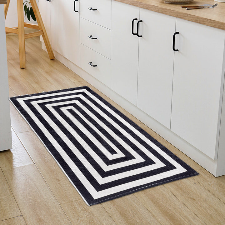 Woven cotton blend bath mat in buffalo check with flat weave structure Stornfield