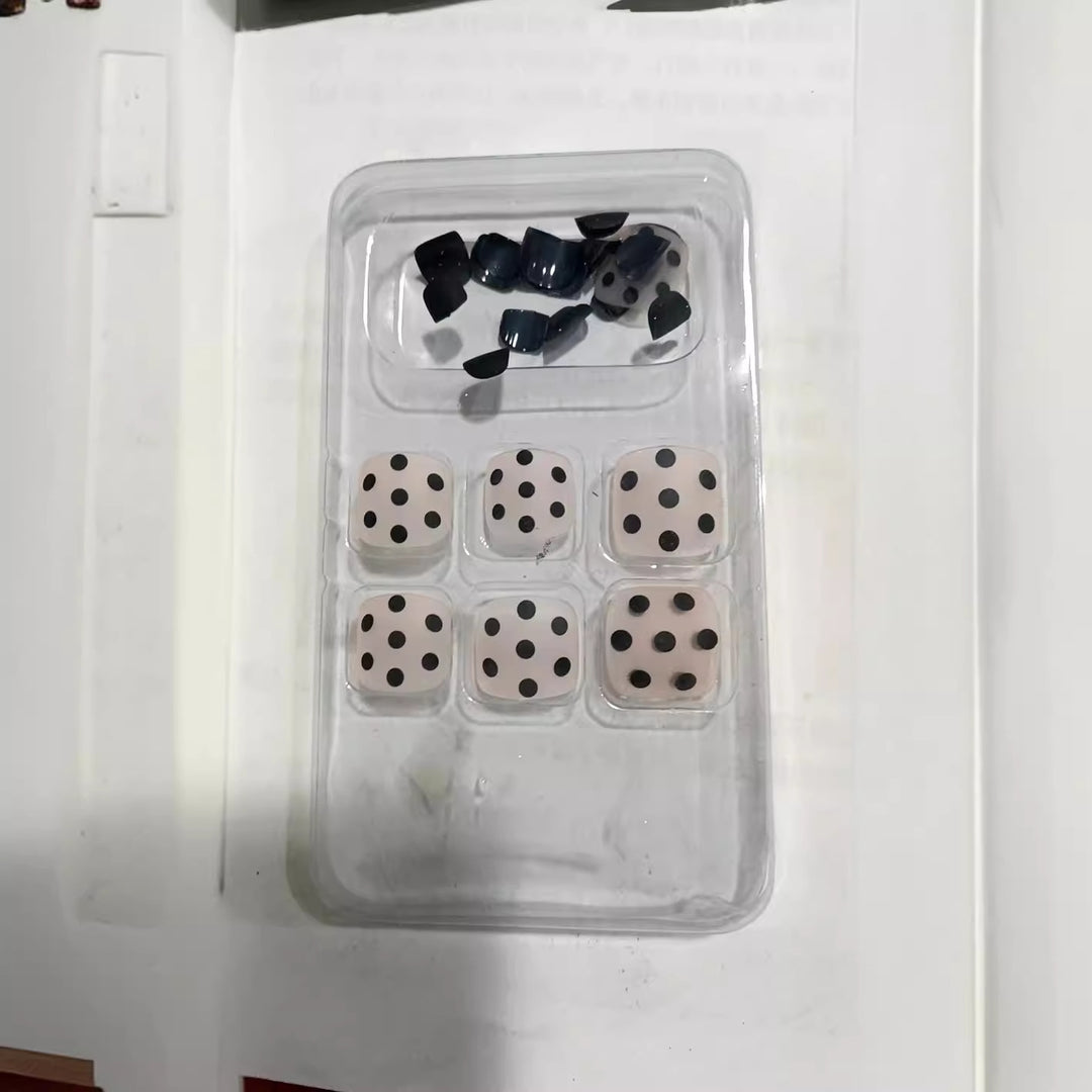 Artistic Polka Dot Press-On Nail Set Stornfield
