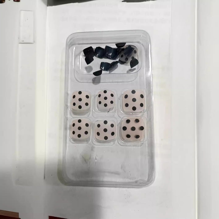 Artistic Polka Dot Press-On Nail Set Stornfield