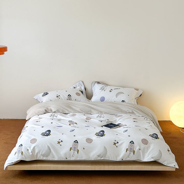 Reversible cotton bedding set with playful sheep print and soft jersey finish