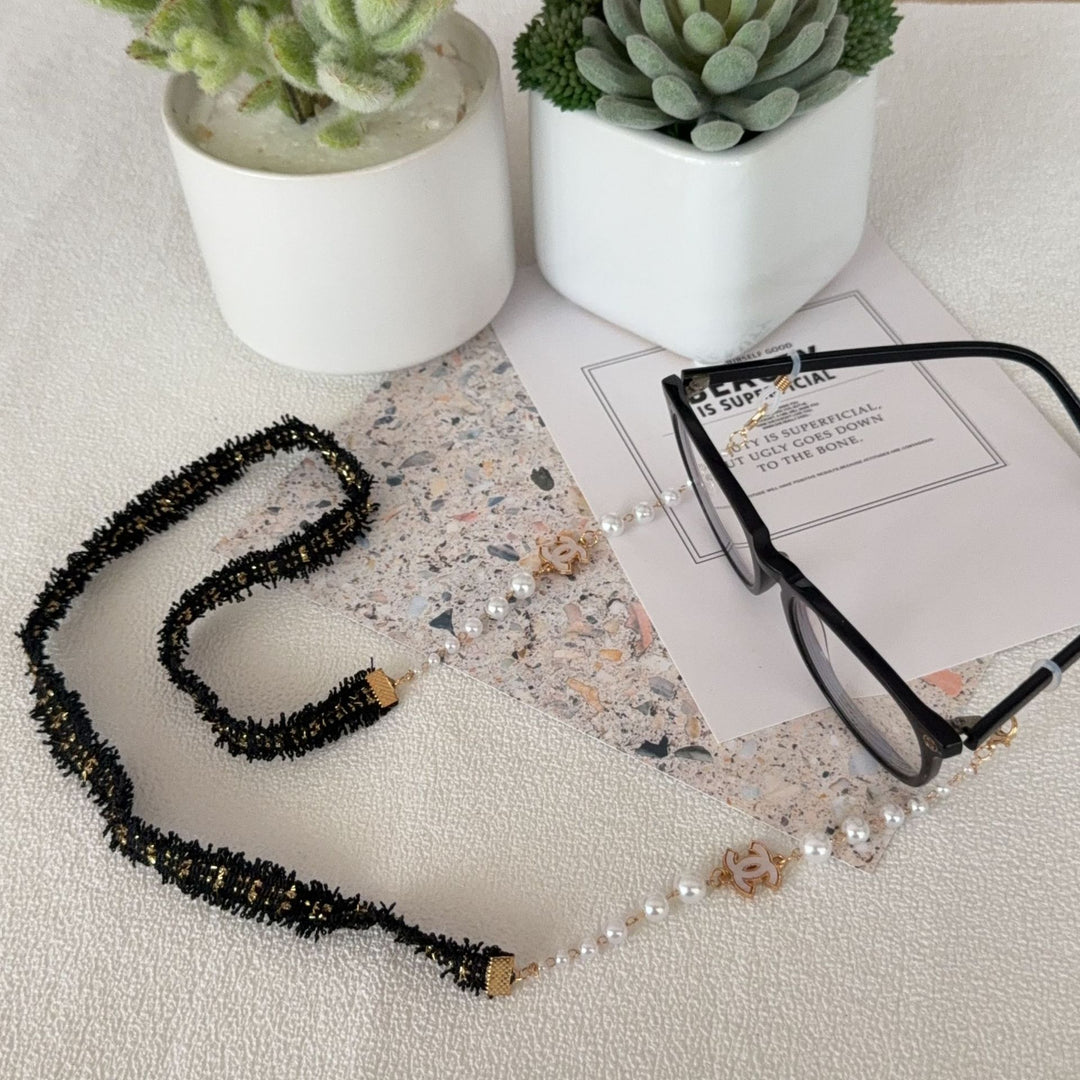 Decorative Pearl and Textured Eyewear Chain Stornfield