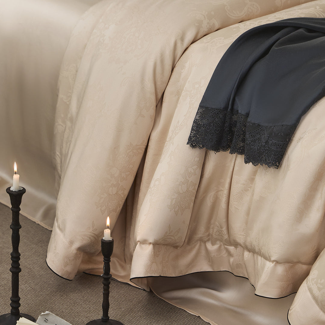 Luxurious satin jacquard bedding set with fine piping