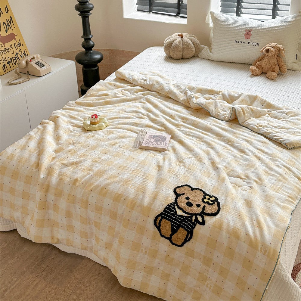 Children's cuddle blanket quilted with 3D teddy appliqué and muslin surface
