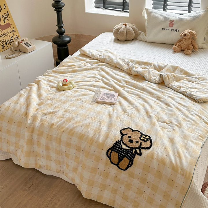 Children's cuddle blanket quilted with 3D teddy appliqué and muslin surface