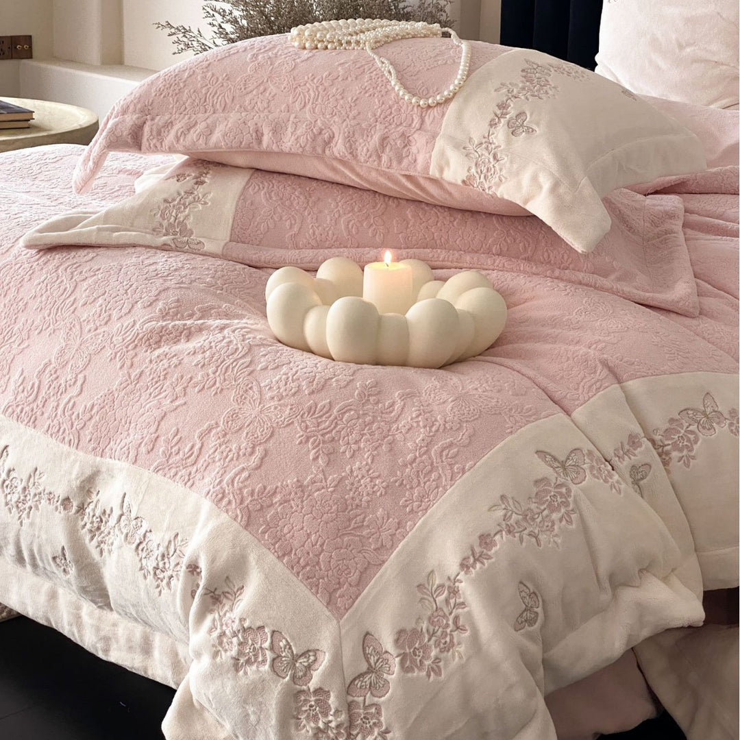 Bedding set made of fine cotton jacquard with butterfly embroidery and decorative piping