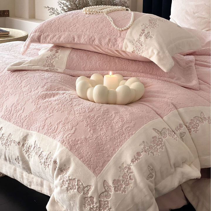 Bedding set made of fine cotton jacquard with butterfly embroidery and decorative piping