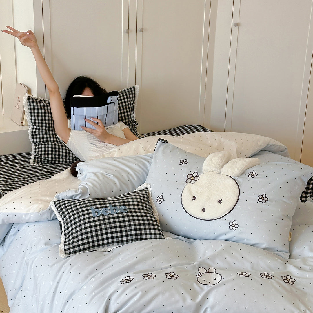 Children's bedding set with embroidered rabbit motif, checkered pillow and pom-pom