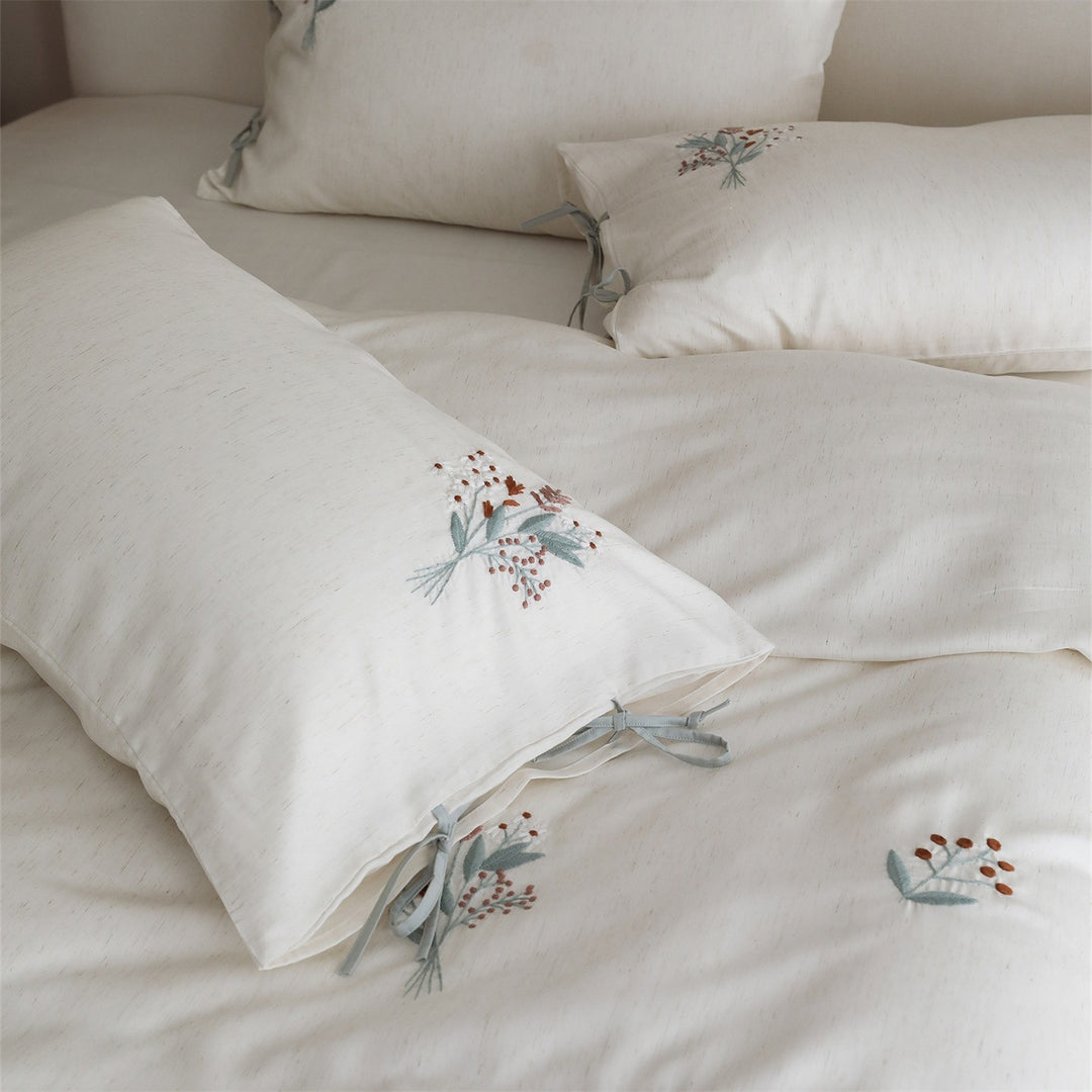 Embroidered cotton bedding set with bow pillowcases and dried flower embroidery