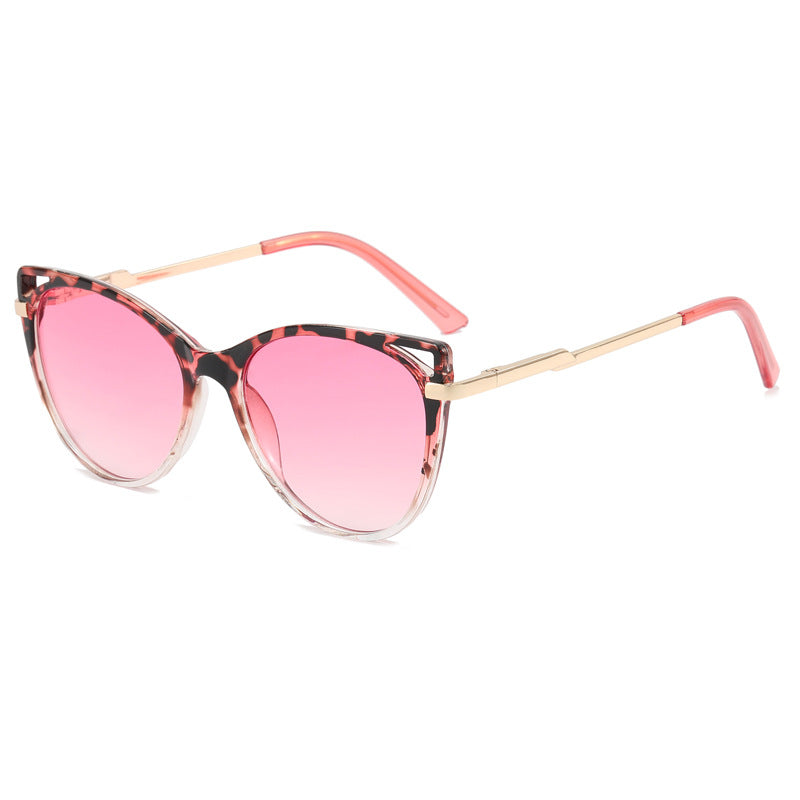 Ladies trendy cat-eye sunglasses with mirrored lenses Stornfield