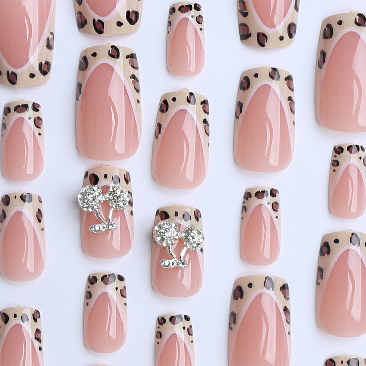 Artificial Nails with Elegant Animal Pattern and Glitter Details Stornfield