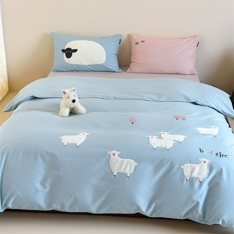 Bedding set made of cotton satin with embroidered baker motif