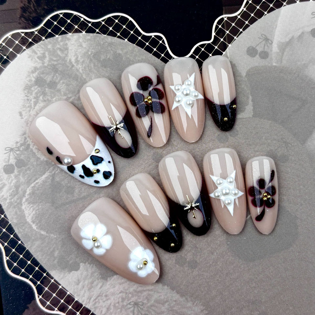 Elegant Floral Decorative Press-On Nail Set