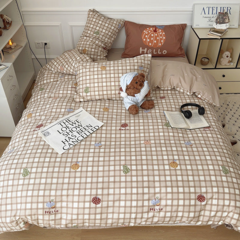 Children's bedding set made from skin-friendly cotton blend with playful pony print