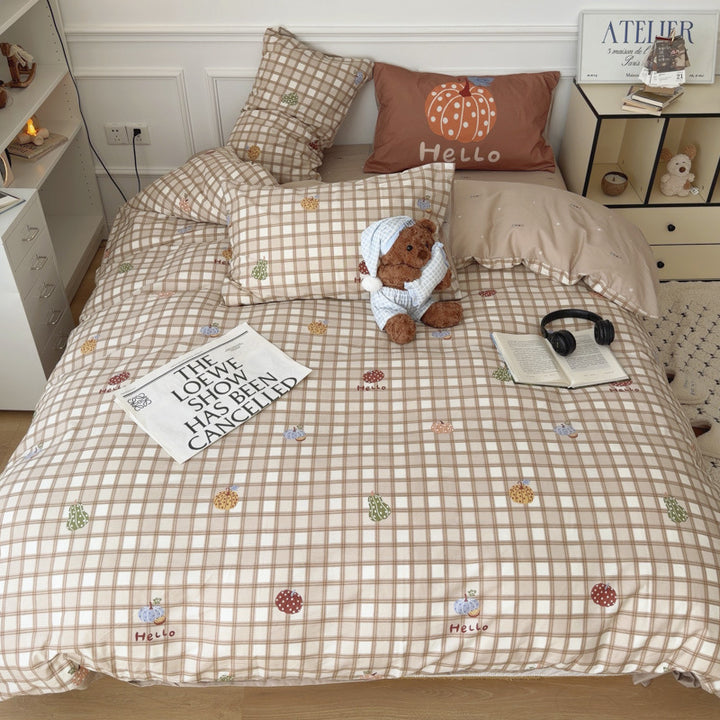 Children's bedding set made from skin-friendly cotton blend with playful pony print