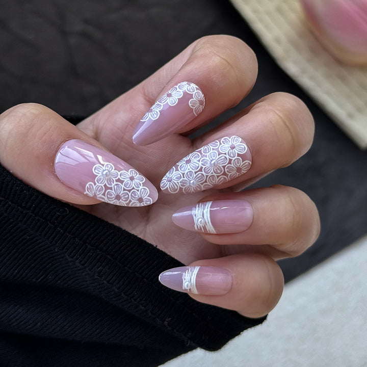 Elegant Floral-Accent Press-On Nails Stornfield